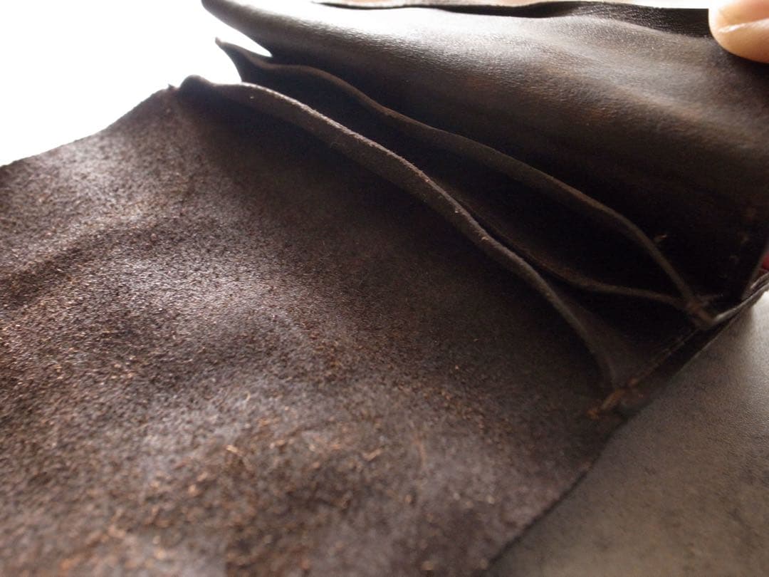 手染めと手縫いで仕上げたショートトラッカーウォレット