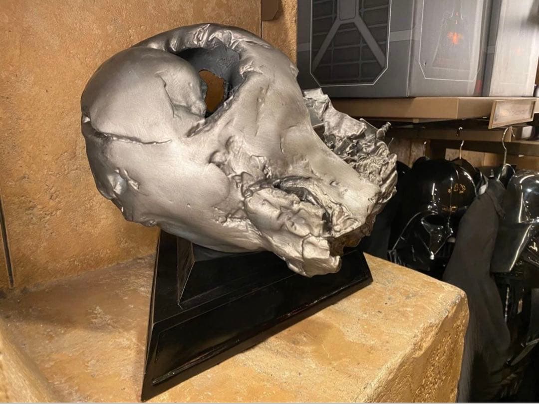 【激レア】海外ディズニー限定 ダースベイダー マスク『フォースの覚醒』版レプリカ