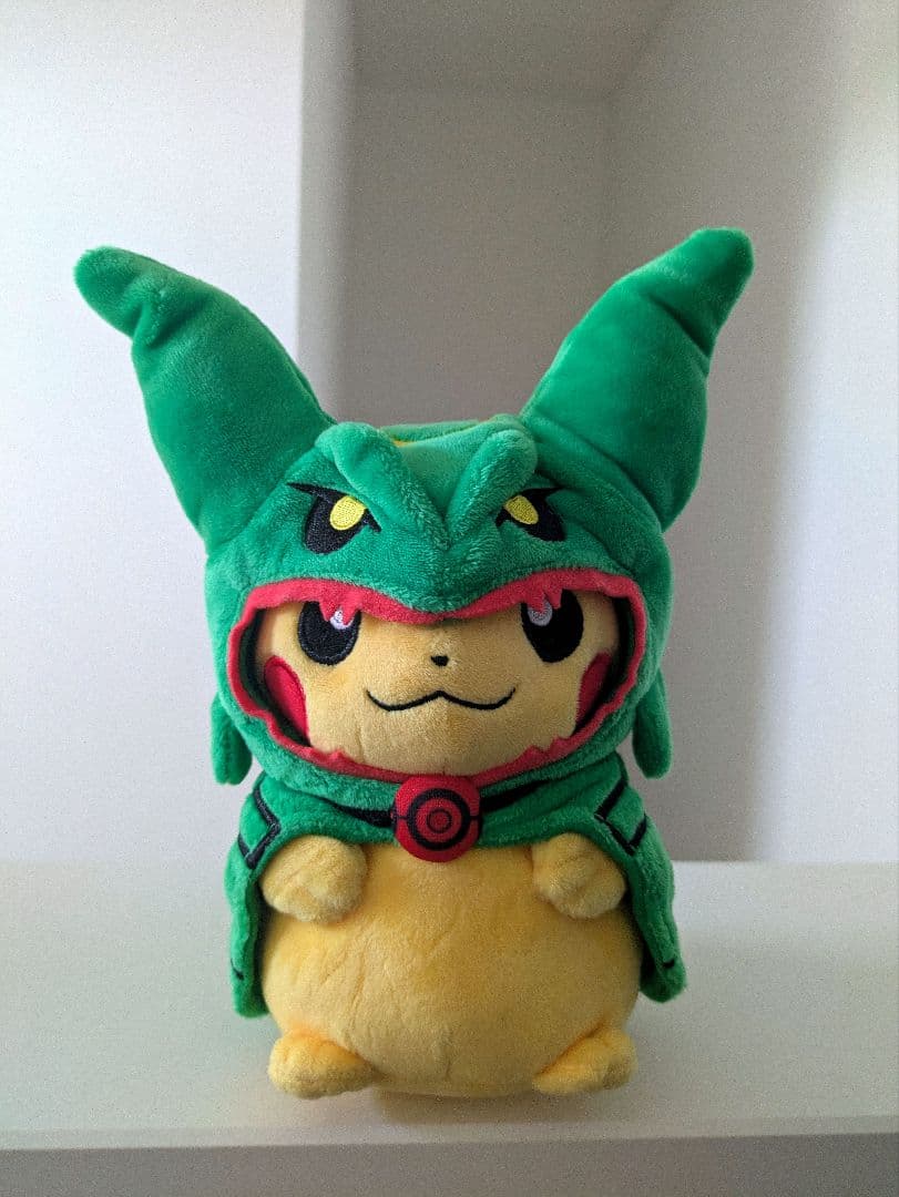 レックウザポンチョを着たピカチュウ ぬいぐるみ ポケモン