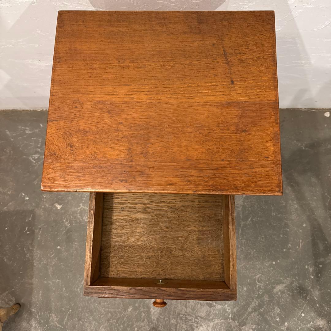 ヴィンテージ 木製サイドテーブル 引き出し／扉収納付き 剥離 机