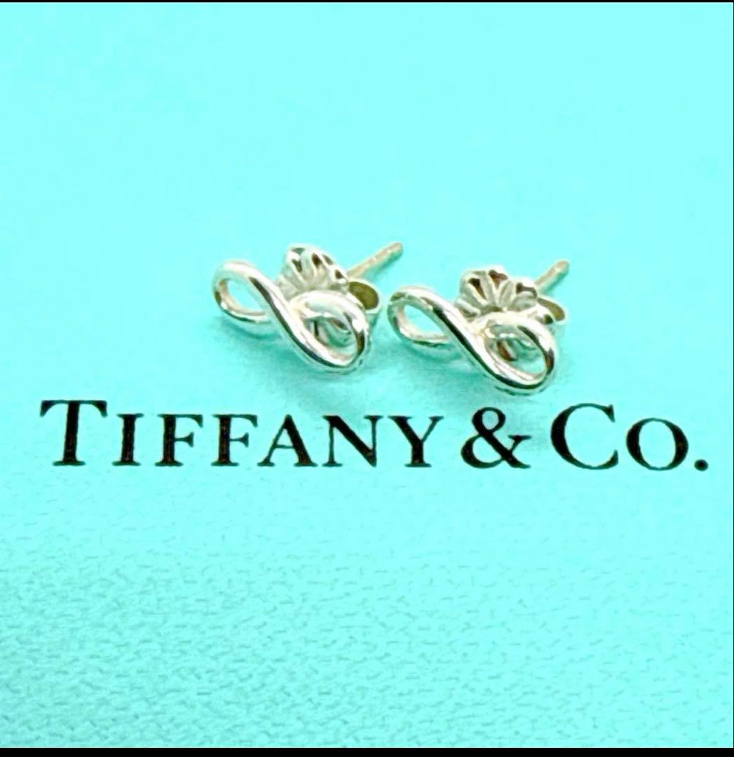 Tiffany & Co. 無限大モチーフピアス