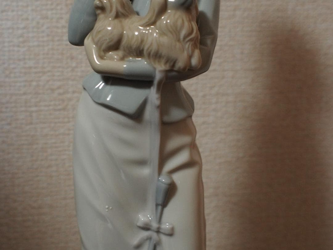 ☆LLADRO社 リヤドロ 「仔犬を抱く女性」美品 美術品・アンティーク
