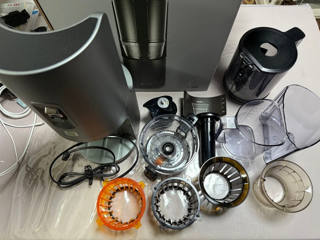 美品　スロージューサーHUROM H-200-DBAA03 GRAY