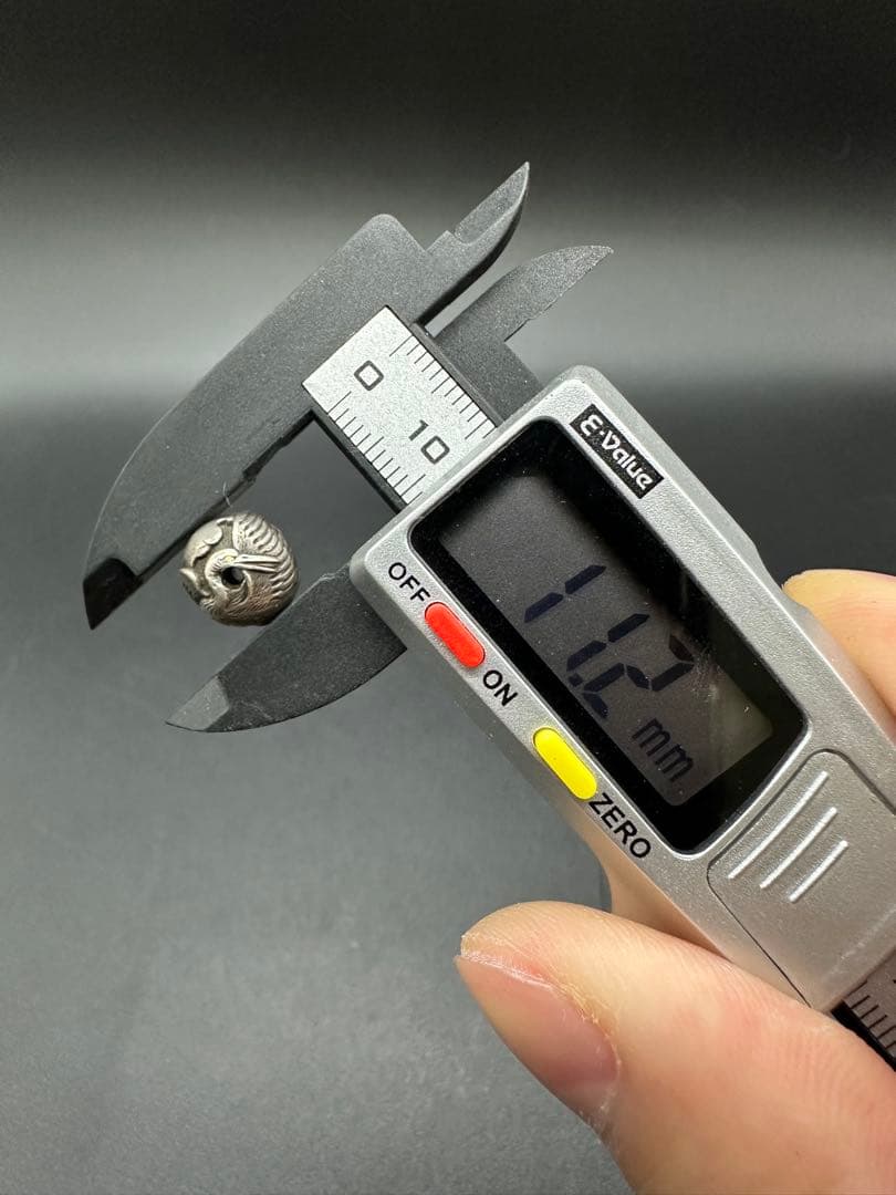 純銀製　緒締　鶴　金象嵌　骨董古美術　在銘