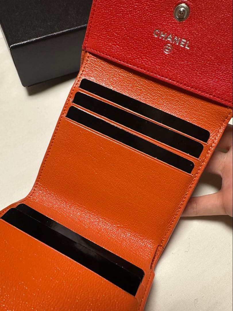 CHANEL シャネル 三つ折り財布 キルティング 赤 コンパクトでおしゃれ
