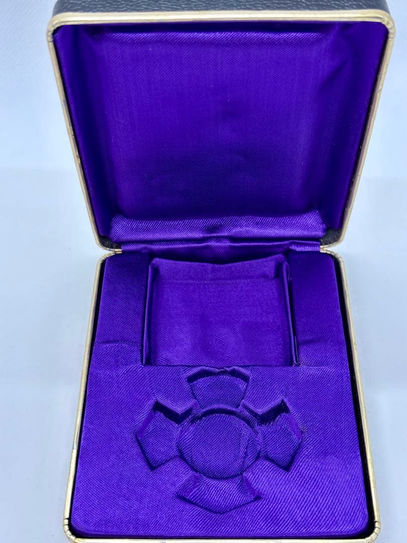 10SAM2 勲章 まとめ 大量 赤十字社 有功章 箱付き有り バッヂ 現状品