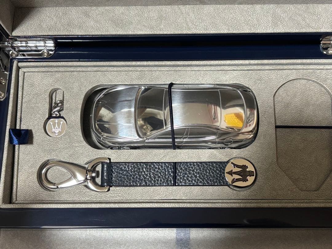 マセラティ ノベルティボックス メタルカー ギブリ