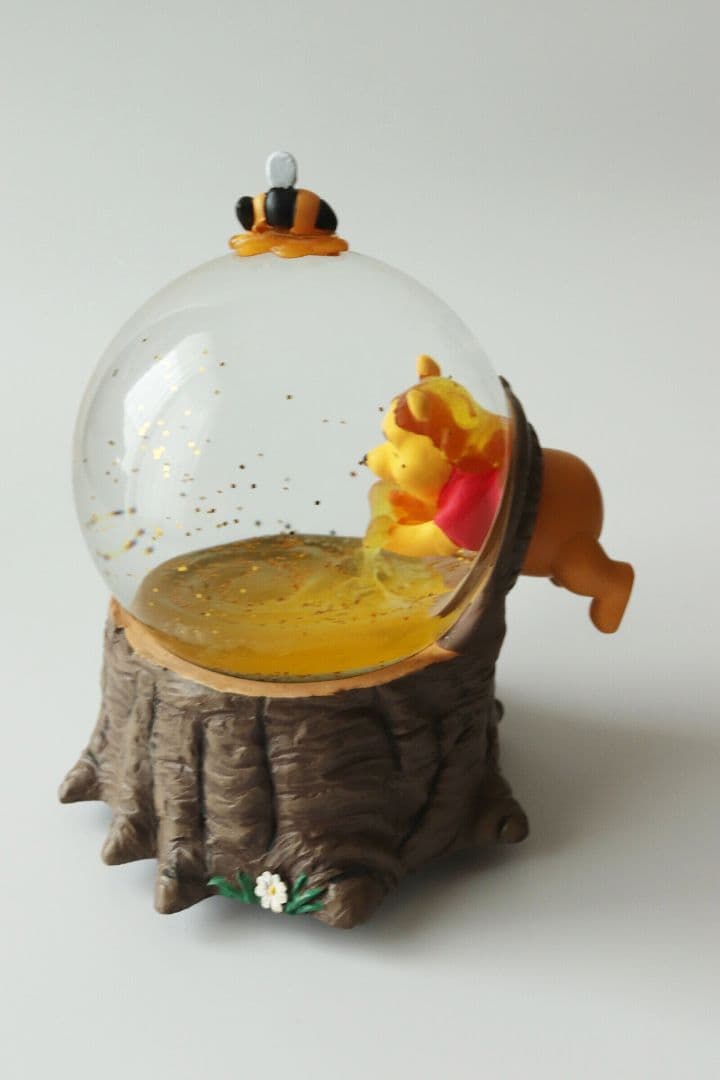 新品未使用 くまのプーさん オルゴール付きスノードーム ディズニー