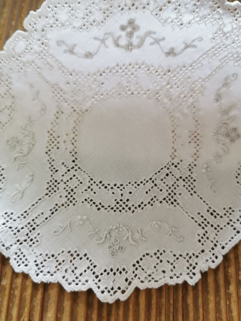 アンティーク アペンツェル小花刺繍 十字架&生物モザイクレース 精緻な
