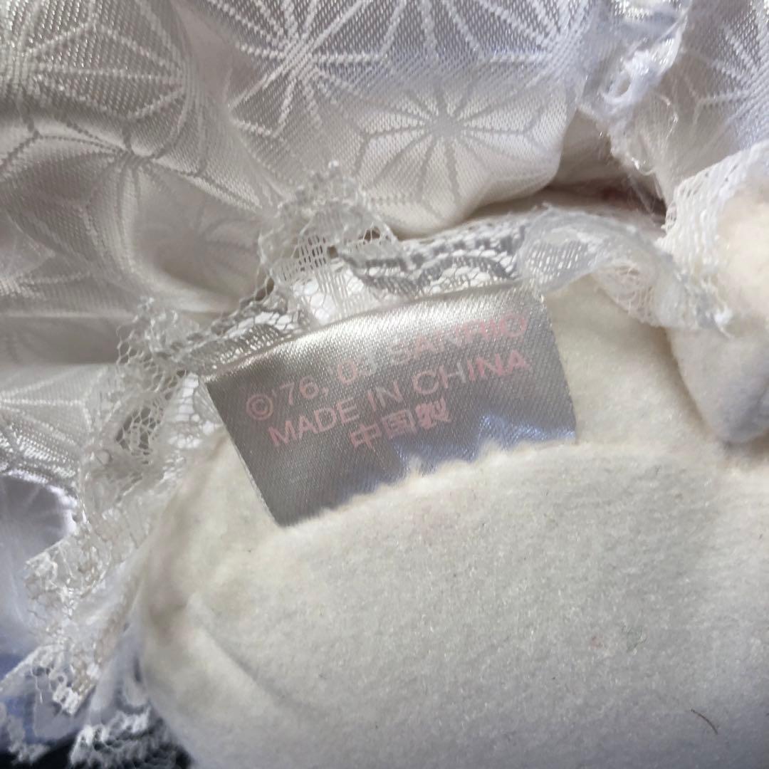 ウェディングドレスを着たハローキティ