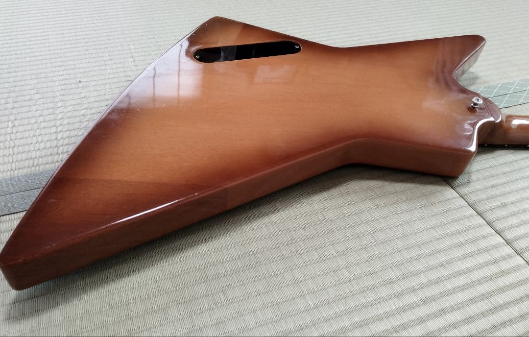 ギブソンエクスプローラー96製Limitid中古です。取りに来れる方のみ。