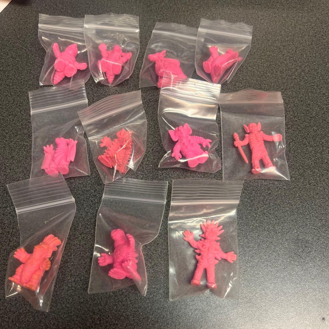 ウルトラマン怪獣消しゴムレア物黄、桃、黒。バラ売りok‼️