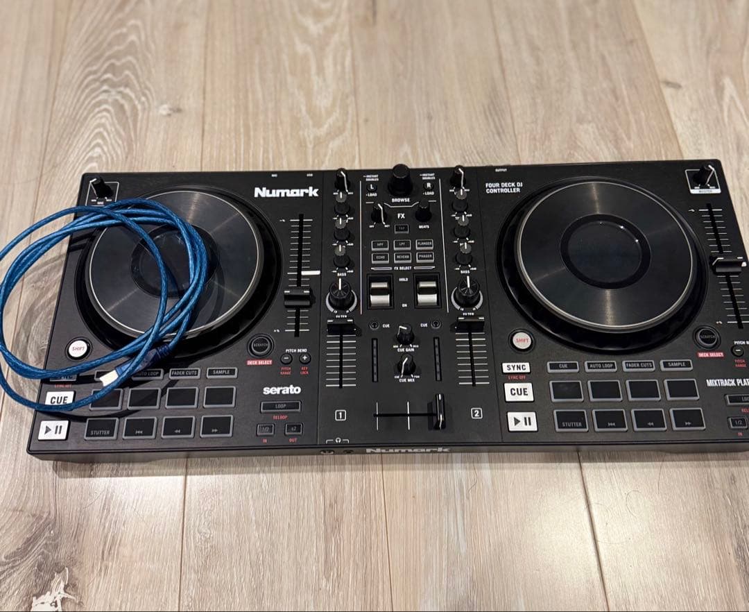 Numark Mixtrack Platinum FX DJコントローラー 製品情報：Mixtrack Platinum FX：Numark