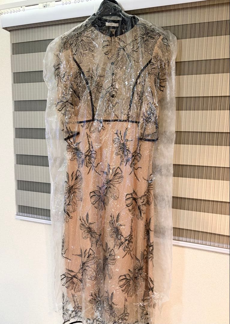 Leja／パイピングハイネック花柄ラメレースワンピースドレス