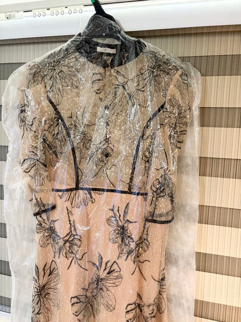 Leja／パイピングハイネック花柄ラメレースワンピースドレス