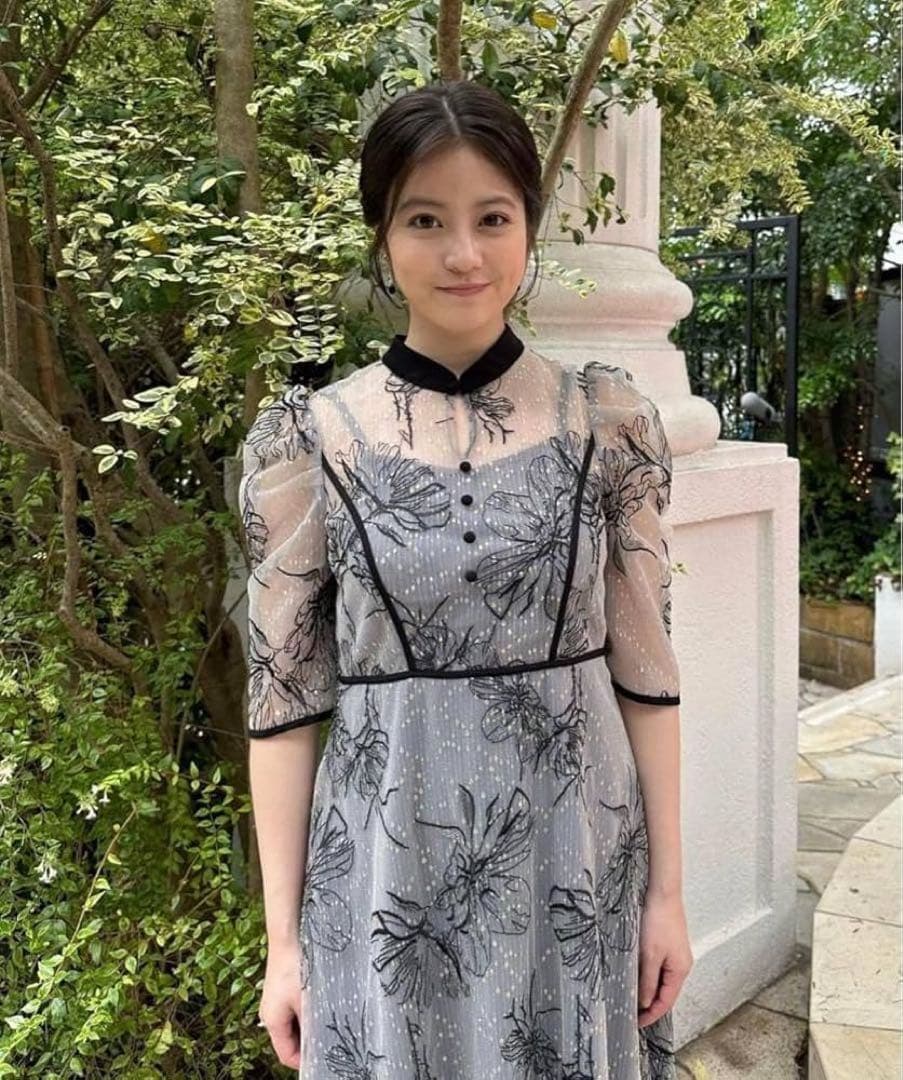 Leja／パイピングハイネック花柄ラメレースワンピースドレス