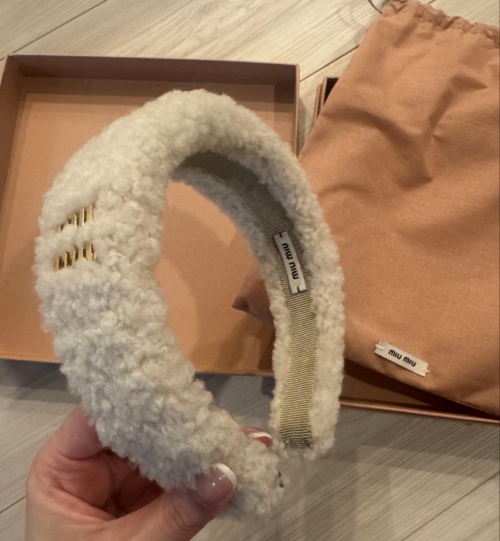 新品 MIU MIU ミュウミュウ カチューシャ 白