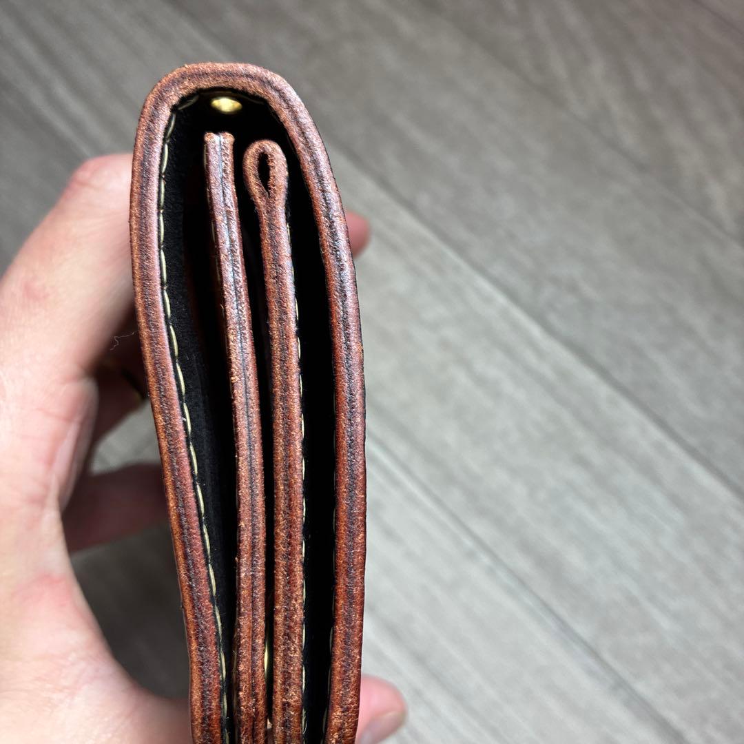 茶芯ブラック　ミドルトラッカーウォレット　真鍮　お札を折らずに収納