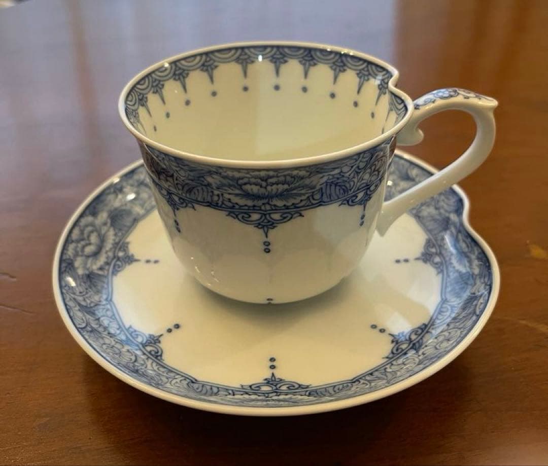 平戸松山窯 コーヒーカップ・ソーサー 間取牡丹唐草 一方押珈琲碗皿 三