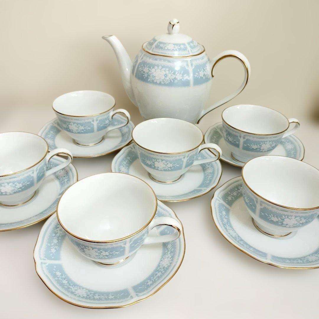 No.106,No.107【井上萬二窯作】白磁染彫文珈琲碗（椿、麦） | 井上萬二