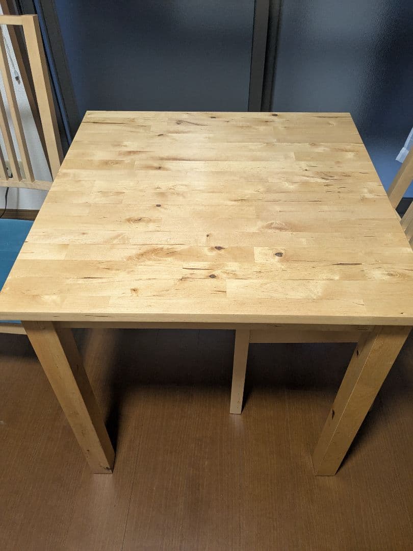 無垢材の正方形ダイニングテーブルと椅子セット