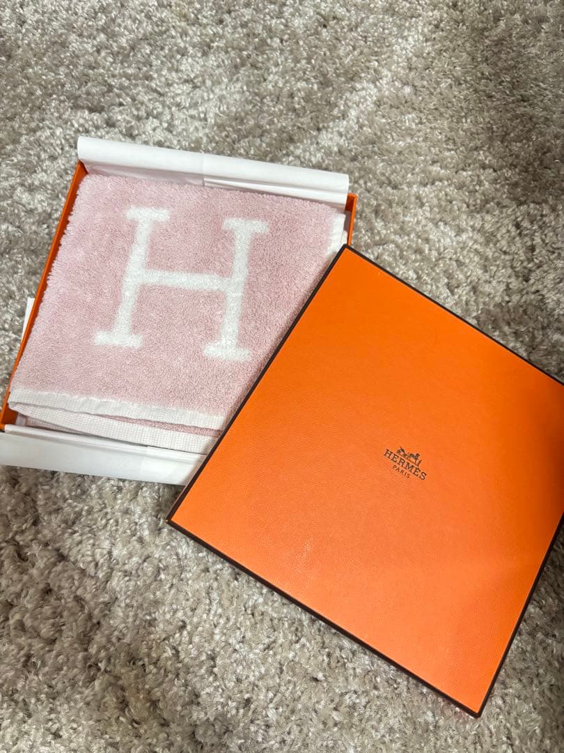 新品HERMES ピンク タオルハンカチ