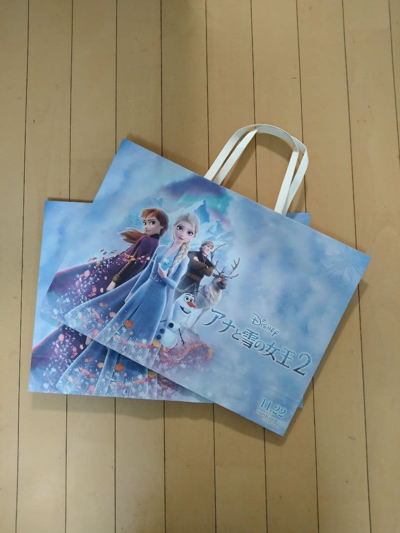 紙袋 アナと雪の女王 2枚セット - メルカリ