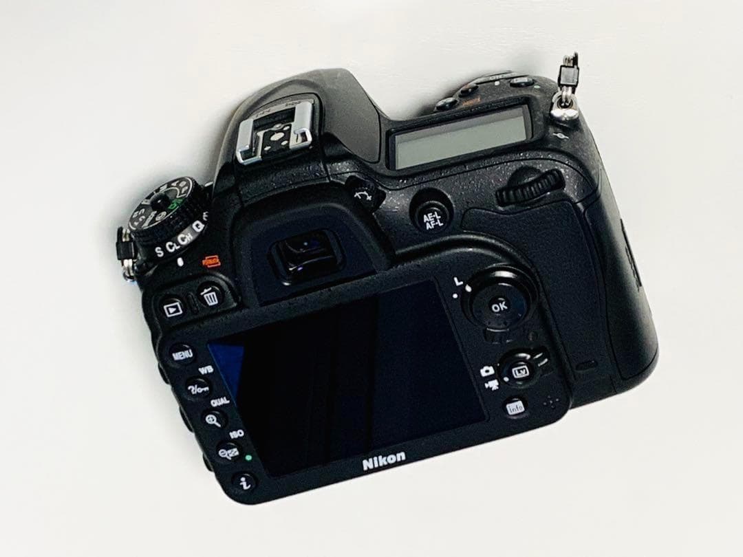 ◎撮影数220回以下☆Nikon D7200ボディMB-D15マルチパックセットの通販