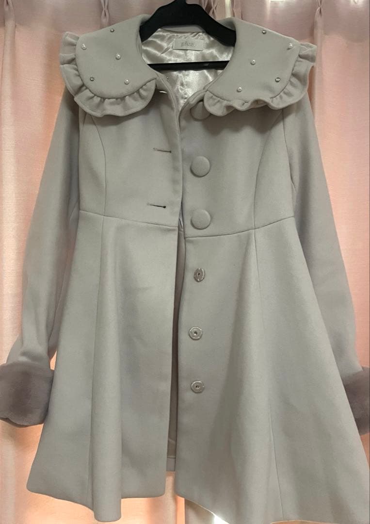 pium ビジューカラードーリーフレアコート - メルカリ