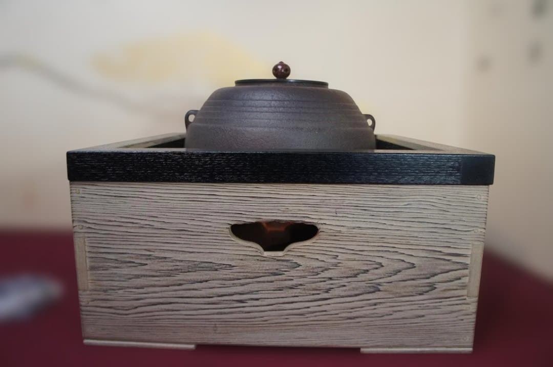 ☆焼杉置炉 在銘 筋釜 釜鐶 置炉用600w炭型電熱器 送料込み - メルカリ