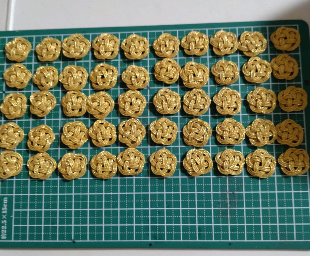 水引パーツ　梅結び　ゴールド300個　シルバー200個