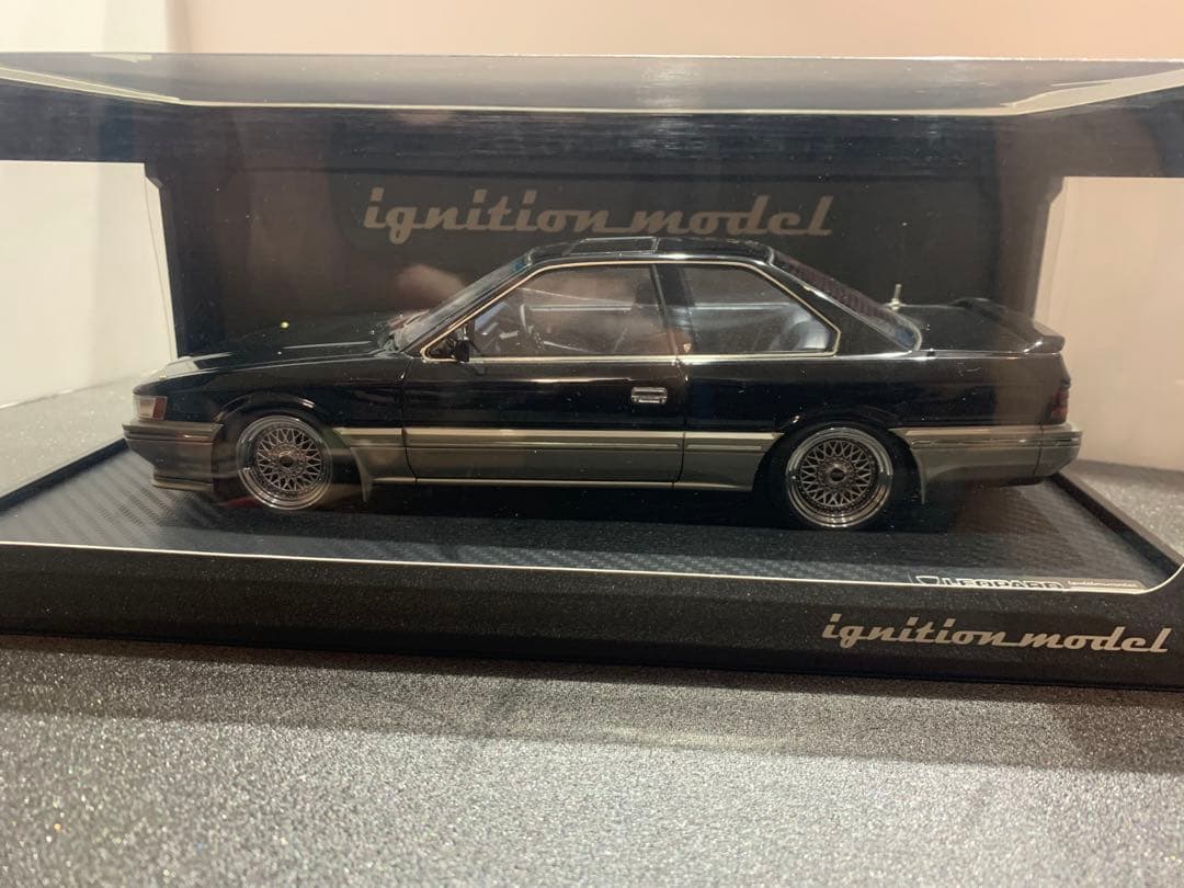 イグニッションモデル1/18 日産レパード前期3.0アルティマ(F31) 黒/銀