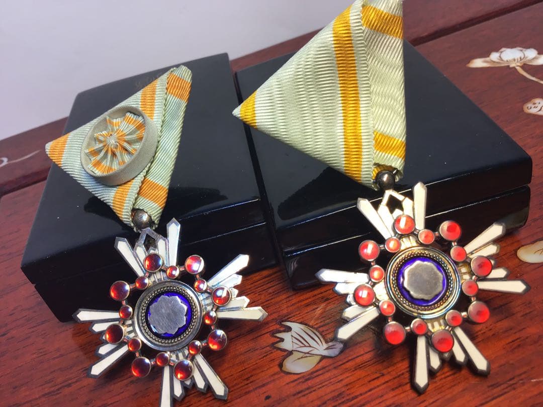 勲四等瑞宝章 勲五等瑞宝章 2点まとめて 勲章　記章 徽章 旧日本軍 元箱付き