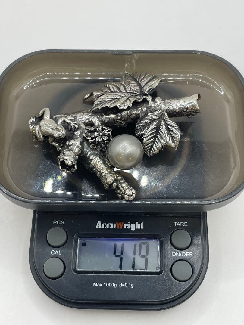 創作工房 KENZO silver 黒真珠ブローチ カエル 花モチーフ13mm