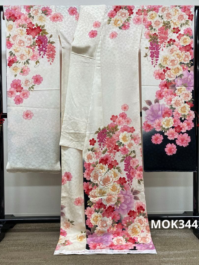 振袖 仮絵羽 刺繍 金彩 紋意匠 正絹 未仕立て品 八掛付き