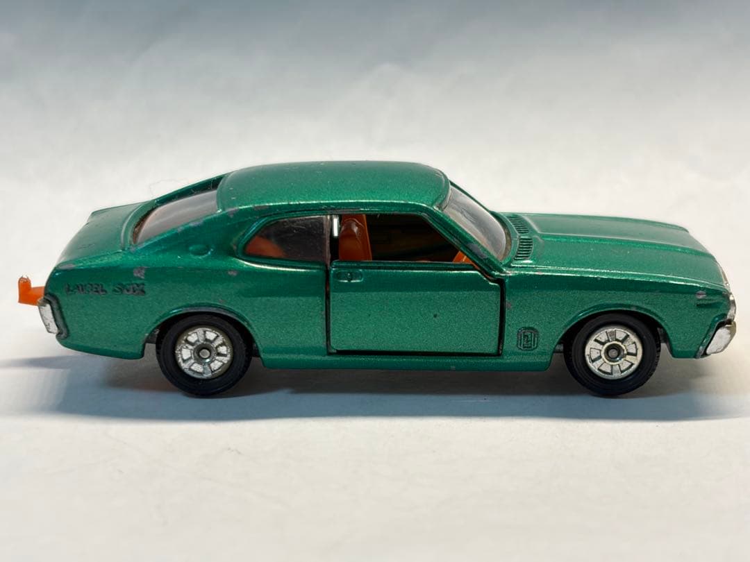 トミカ 黒箱 小田急特注 ニッサン ローレル 2000SGX 日本製 当時物