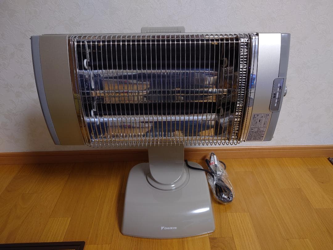 中古品・DAIKIN遠赤外線・暖房器 セラムヒ－トERFT11USE5