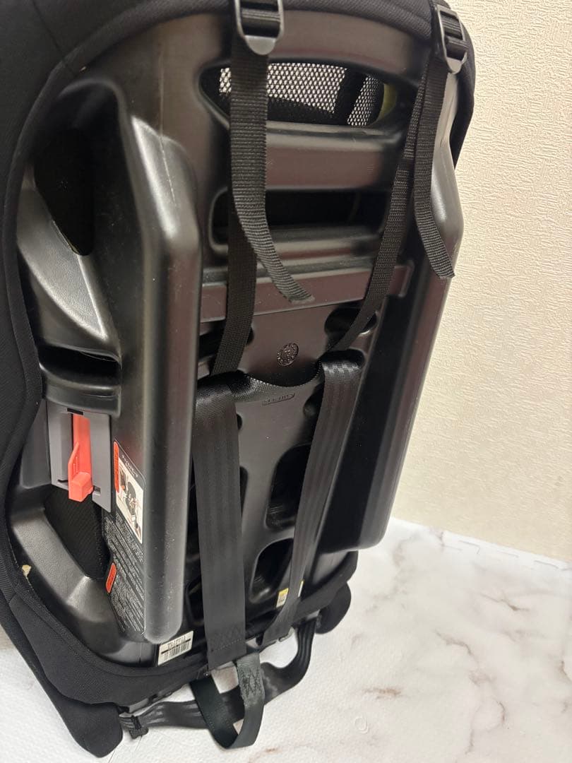 コンビ ジョイトリップエアスルーGG 黒 ジュニアシート シートベルトの