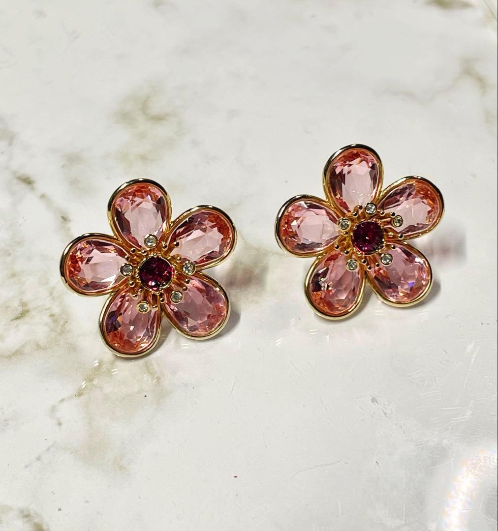 最終値下げ】Swarovski(スワロフスキー)Florereスタッドピアス - メルカリ