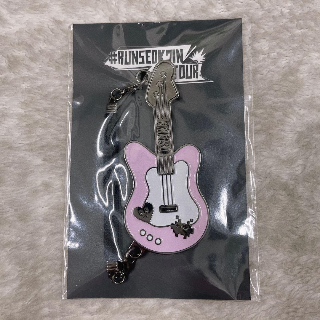 BTS ジン RUNSEOKJIN ツアー ギターチャーム JIN 大阪 - メルカリ