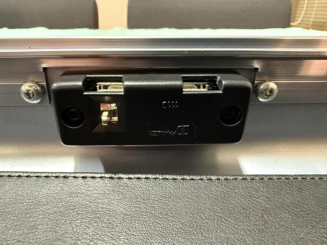 エリートシリーズ CEM ゼロハリバートン ポリッシュブルー 美品です