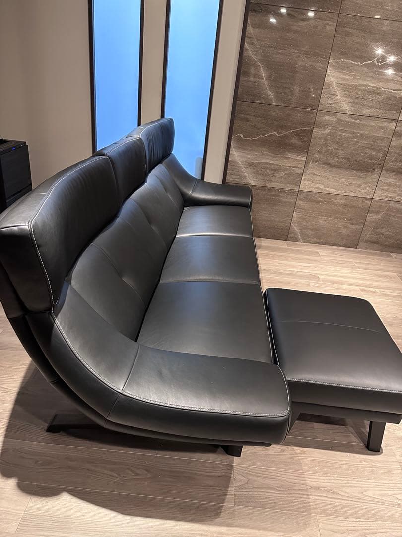 【購入禁止‼️ひろ】カリモク　ブラックレザーソファ3人掛け　オットマン別売