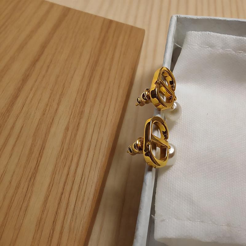 DIOR ゴールド パール ピアス