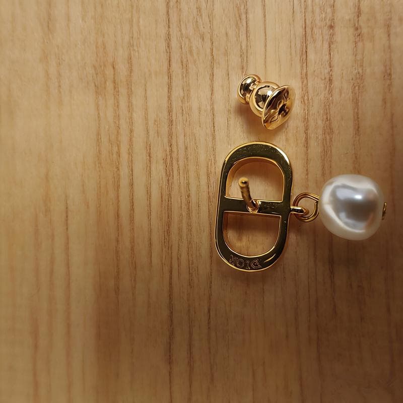 DIOR ゴールド パール ピアス