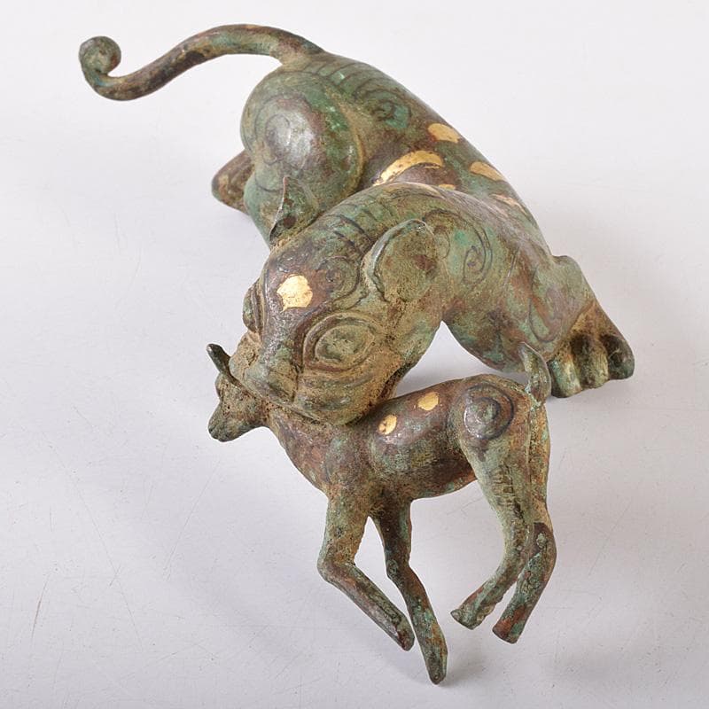 中国 古銅青銅鍍金 虎噬鹿 置物 M R8096