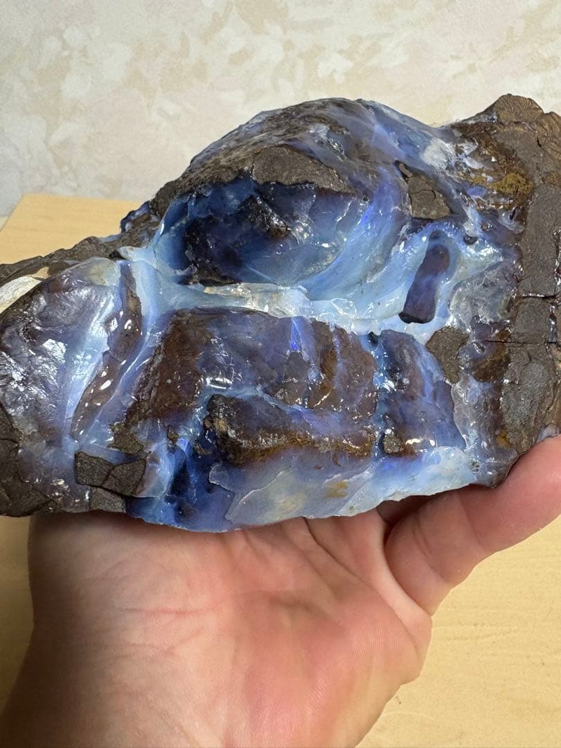 オーストラリア産 大きなボルダーオパール原石 約1976g パワーストーン