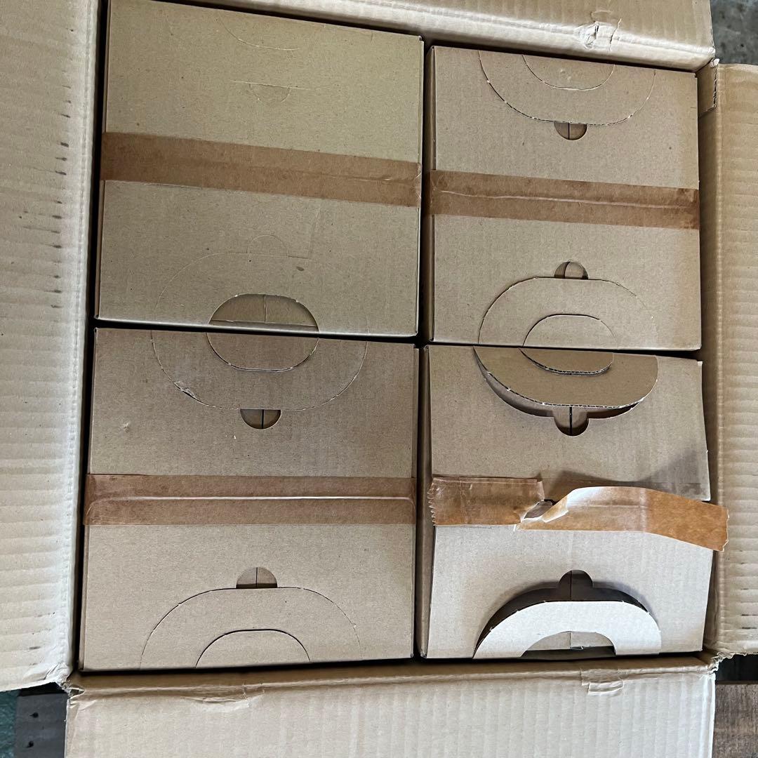 40巻4箱 情報交換用紙テープ 幅25.4 (白)赤矢印 内径60 巴川