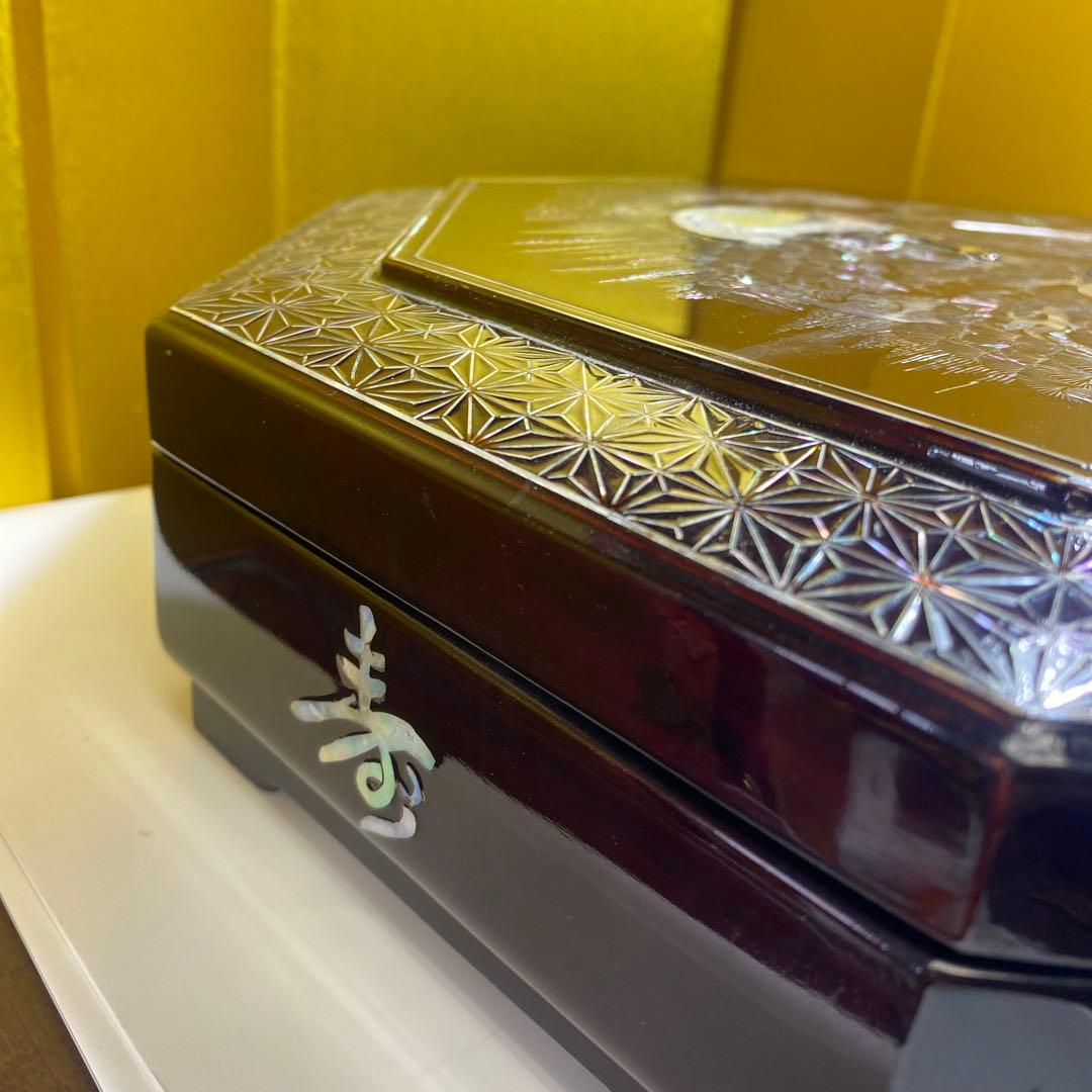 螺鈿細工，八角形 漆器 菓子器 鶴と松のデザイン