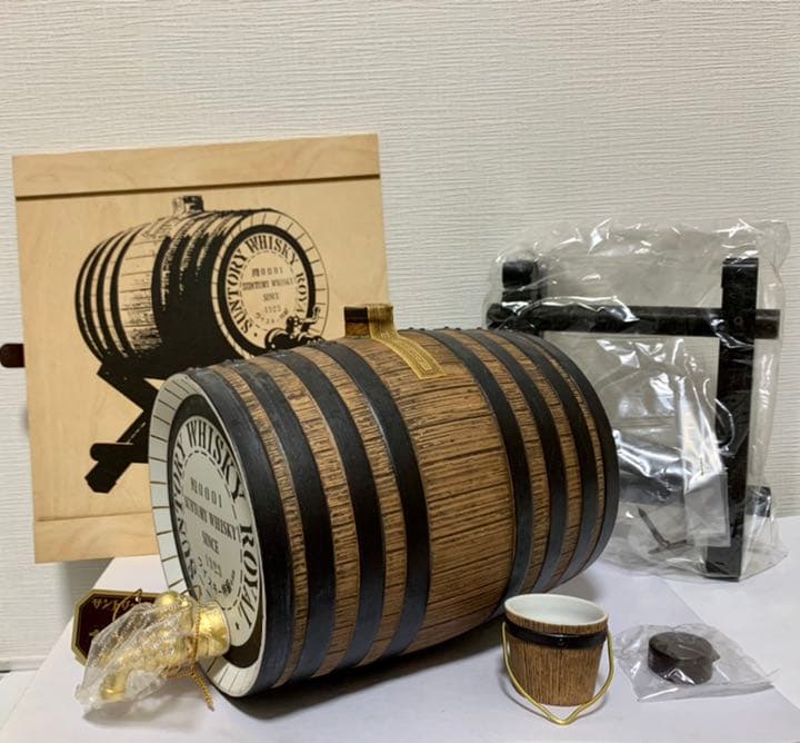 サントリー ウイスキー ローヤル【樽】ウイスキー特級〈従価〉おまけ付き サントリー ウイスキー ローヤル【樽】ウイスキー特級〈従価〉おまけ付き