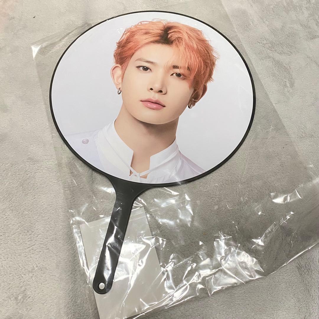 ENHYPEN エナプ ヒスン うちわ WALK THE LINE - メルカリ